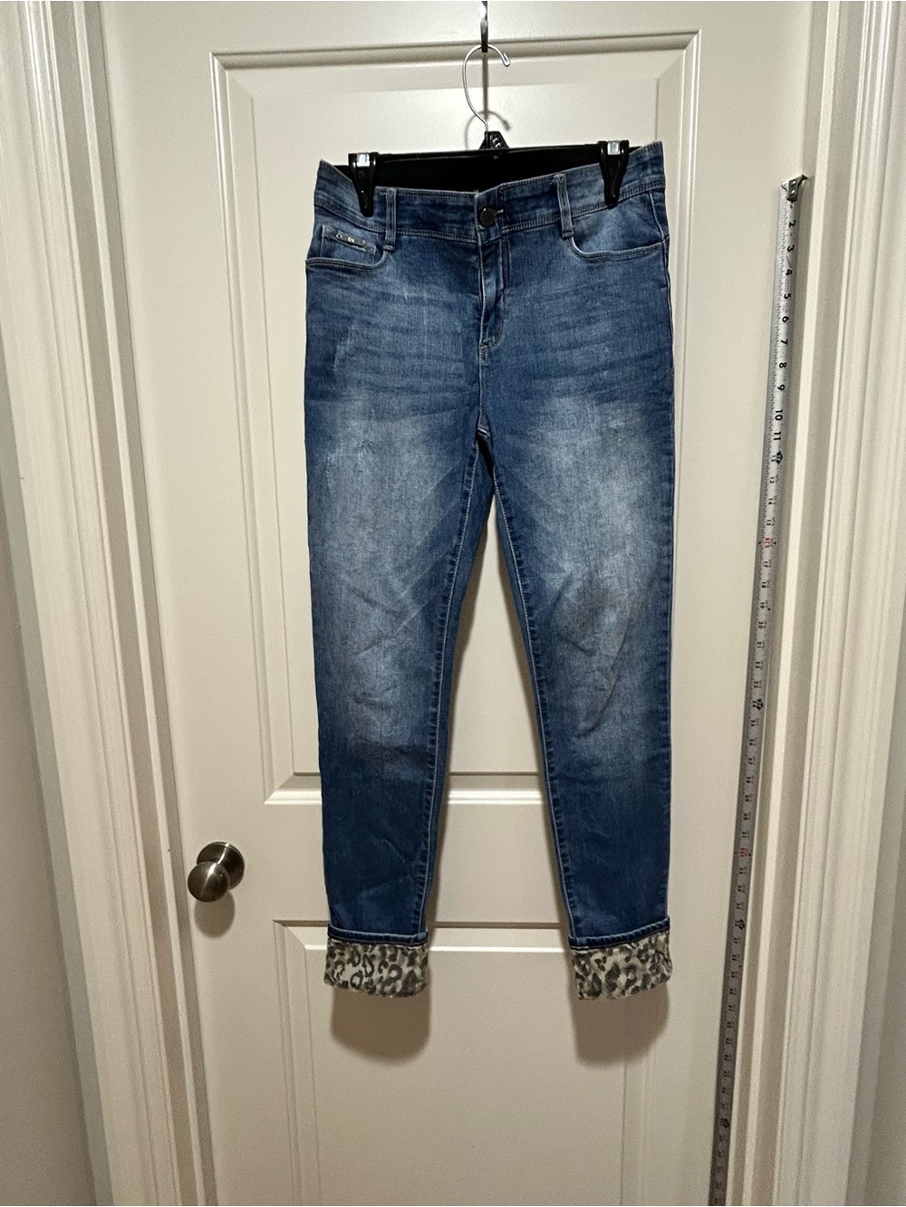 Coco + Carmen women’s size M Blue Straight Jeans. Like New. Cute hem